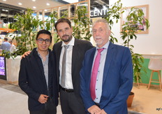 Salvador Miranda and Rodolto Meza from Hastec Fruit with Piet Schotel