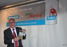Jaap Brink of K+S Benelux. They wanted to show that they are not just active in fertilisers, but also want to do more with food. An example is the crisps that they were handing out. Less salt was added, which was evened out with potassium chloride.