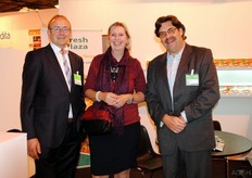 Hans Bek with his wife Yvonne van Oorschot and colleague Richard Babb from Klerk fruits & vegetables.