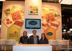 Veiling Hoogstraten is known for her strawberries. They also have a lot of specialties and different packaging. From the left to the right.: Leen Matthé, Siebrand Broens and Natalie Snijers.