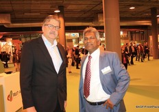Kris Charan (right) from HBAG Groenten en Fruit walked into Anton Filippo (LBP).