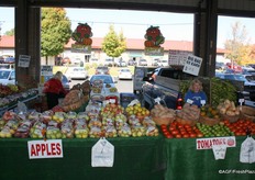 Apples packaged, tomatoes separate