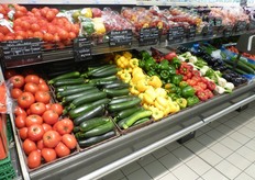 Display of individual produce. Tomatoes for 3.70 per kilo.