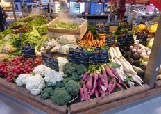 Kept fresh using a humidification system.