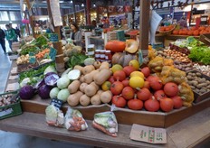 Pumpkins, with a sort of soup kit below.