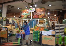 We took some pictures of the most important halls: hall 1-4. In these halls there are around 40 exhibitors established. In this picture the stand of Thekla Göpel GmbH. This company has one of the biggest stands in de wholesalemarket. The CEO is Mario Oswald. The productrange is wide. They have a lot of fruit and exotic.