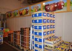 Anton Kreuzer offers a lot of stonefruit from different countries including Sout-Tirol, Austria, Germany and overseas.