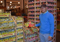 Rainfried Ernst from the company Mario Andretta&Co is specialized in Italian products. Right now he has differend varieties of grapes. He also imports from France, Spain and overseas countries.