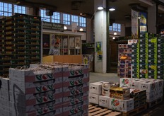 Reuter's specialties are citrus, Italian lettuce and vegetables.