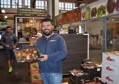 Salvatore Ferrauto GmbH does a lot of direct import from Mexico under the name Maya Fruit. On the picture: Roberto Argentieri.