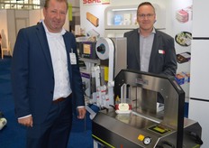 Erik de Roos and Magchiel Jongeneel of Bandall. Bandall received many requests from the banana sector for placing brand-distinctive bands on their bananas.