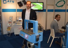 ATS Unique Banding, Johan van Veen with the banding machine for bundling products including carrots, leeks and other stemmed or leafy products.