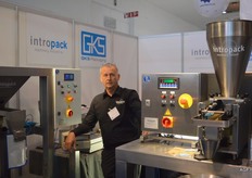 Nico Jan Musk of Intropak in the combined booth with GKS.