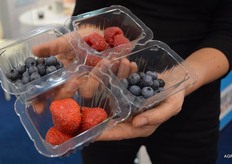 A fun novelty from Euralpack: the 4-in-1 packaging for soft fruit, for example. The individual punnets can be easily detached. A different type of soft fruit to bring to work or school each day as a healthy snack.