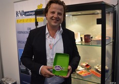 Robin Dirkse of Van de Velde Packaging. They sell conical punnets and asparagus sleeves. Additionally, they also sell solid cardboard boxes for, for example, chicory and aubergines.