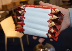 B.A.T.: The robot can bunch and label. For example, five different packagings can be combined to form one packaging.