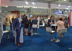 Many visitors at the Ulma booth.