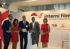 The Interni Film team. Interni Film participated at the Empack for the first time this year, and presented its new corporate identity. The company processes various flexible packing films, including BOPP, CPP and PET. The Top seal PET peelable anti-fog film was also presented at the fair. From left to right: Stijn Verreet, Gabriela Deras, Hans Berk, Steven Verreet and Nadine Roziers.