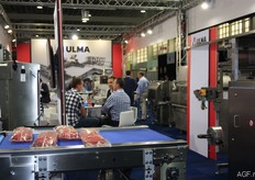 GH Nv/Ulma Packaging packs both food and non-food products. Pictured is Tom van den Zegel in conversation.