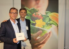 Jan Bosteels and his colleague from Dinamic Group. Dinamic Group has three pillars: packaging, polymers and plastics. They control the entire production process from making films to packaging.