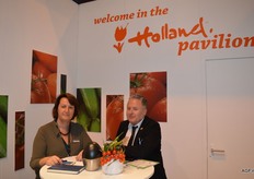 Sandra Bogaard van Fresco in conversation with an Italian customer.