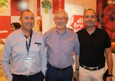 Leo Pels surrounded by his shipping agents of Spanish citrus producer Ruleta.