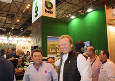 Director Christiaan Reynders of Bejo Spain in conversation with a relation.