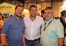 Robbert Blomsteel and Michiel Groenewegen of 2Organics is conversation with a Spanish customer.