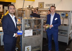 Schutten Machines BV, Michiael Spekman and Joost Litjes with lid machine DS 500.