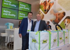 Roelof Veld from NNZ and Edwin Willemsen from VQM Packaging. Vacuum packing and gassing in Bigbags was introduced at the fair.