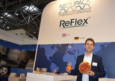 Maarten Wijnen from Nedupack shows that the company offers customer-specific solutions in addition to transparent punnets and bowls.