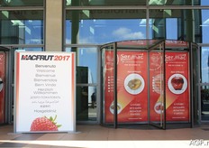 Welcome in many different languages. The fair becomes more international each year.