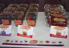 Chicce Natura: a concept with various types of soft fruit in a plastic packaging.