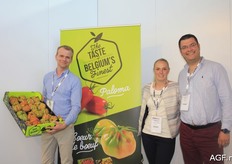 The Belgian Tom vande Capelle, left, and Gabriël Ghita, right, and his wife were present with their company Alegriafruit. They’re specialised in the export of Belgian products to Italy. To this end, they had a logo designed, as can be seen on the photo.