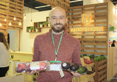 Martin Planque of Montosa: “A lot of trouble with avocados? They are either too hard, or overripe. If you buy your avocados in large bags, you will never be able to consume them over a period of time. We, therefore, offer avocados in various stages of ripeness in the same package. One is ready to eat, the other two you can eat over the following few days, and they can still ripen more. In this way, you can spread out when you consume them.”