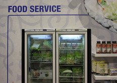 Heuschen & Schrouff OFT supplies the retail sector (particularly ethnic shops), and the food services industry. In the fruit and vegetable sector, fresh taugé. In the organic market, coconut milk at the moment, according to Robéas Pattipeiluhu.