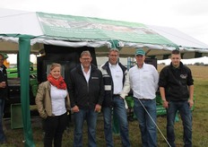 The team from Miedema: Mathilde Brenkan, Jos Broeders, Marcel Mulder, Folckert Pafforaad and Andre van de Beek, presenting their premier for unwashed potatoes.