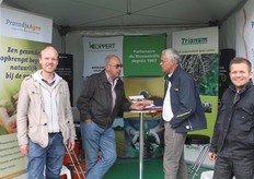 The international team were at the Koppert stand: Nichael Huber from Koppert France, Nico Harteveld van koppert bv talks to Harry Wetenkamp, Chauffeur AB Texel en Oyrille Verdun from Koppert France.