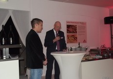 He thinks Agrico has never had this many potential varieties. This can be seen in the area of Agrico which is once again bigger in seeds of monopoly varieties in Holland. Every year awards are given to the varieties which managed to be noted on the national variety list. Three out of four new varieties are from Agrico Research, their own research company.