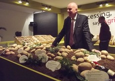 He believes that to be able to play into the wishes of growers, consumers and processors around the globe variety development is of great importance.