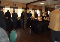 According to Peter van Eerdt there are indeed some changes in the market. He indicated that he sees potatoes as the pillars of a meal. It’s possible to eat all varieties with a peel. This is actually healthier, but potatoes with smooth peels are preferred. People used to think anything that wasn’t a crumbly potato was rubbish. Nowadays the solid cooking potato is demanded more and more. According to Peter, flavour is less important to the younger generations, who prefer to watch the calories in the food.