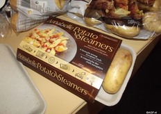 HZPC is trying to add more value to the potato, and to show this by way of new possibilities. The idea is that the consumer will have more fun consuming potatoes. According to Gerard habituation plays a role in what consumers do with potatoes. This is also the preference for crumbly/solid cooking and peel/no peel. Here you can see a packaging with the variety Annabelle and what you could do with it.