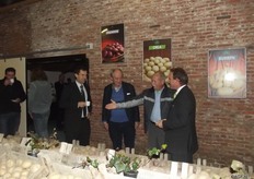 IPM works with short lines within the company, so that they can switch quickly. They believe it is important to get the growers involved and really work together. One example is that on the Friday afternoon of the variety shows, they had a day out with all the Dutch growers. They also have a growers commission which meets a number of times per year.