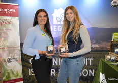 Madelyn Edlin with Equitable Food Initiative and Elise Smith with HomeGrown Organic Farms are showing organic blueberries. 