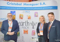On the right, Mariusz Choinski from the packaging company Cristobal Meseguers, had a meeting with clients Andrej Ostrowicz and Justyna Piekarska from the Polish company Bugaj.