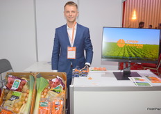 Michal Gulczynski from Polfarm invested heavily in growing mini snack carrots that are sweeter and it makes them the only ones in Poland to grow and sell this type of carrot. The variety is obtained from Denmark and is difficult and very intensive to grow with 12 million seeds per hectare.
