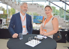 Tomasz Trackzyk from Freshworld International and Safiya Gambarova from Mehadrin making valuable business connections.