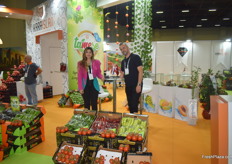 Sumeyye Karaaslan and Güngör Karaaslan, representing both Karaaslan and Fresh Diamond. Fresh Diamond imports the produce to the Netherlands to sell it on from there. They deal in pomegranates, peppers, tomatoes, Sultana grapes as well as pears, among other produce. They export to the Netherlands, Germany, Belgium and Sweden. 