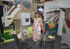 Bilge Bakirsever of Egemas. They add automation to machinery, like fruit sizers. Their solutions help apples, citrus, fig and pear exporters to remove the need for manual labor. They sell their solutions in the Turkish market, but also would like to expand in North Africa and Singapore. On the photo is a netting machine for onions and potatoes.