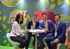 Fabien Dumont from FruitMasters with clients